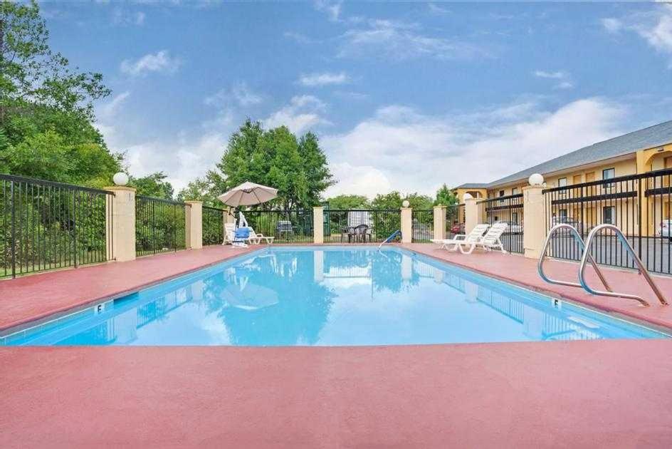 Red Carpet Inn & Suites Newnan Exterior foto